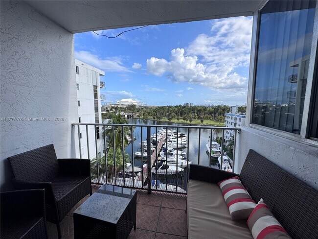 Foto del edificio - 1700 NW N River Dr