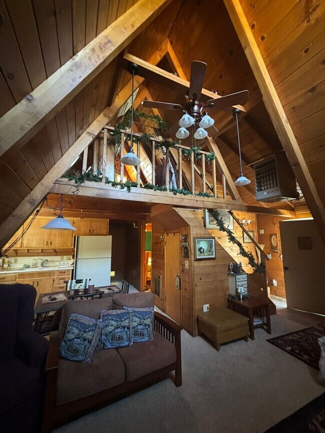 Foto del edificio - Coming Soon: Fully Furnished A-Frame Cabin with Loft and Mountain Views in Wofford Heights