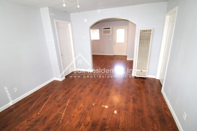 Foto del edificio - 2 br, 1 bath House - 5914 Del Campo Lane