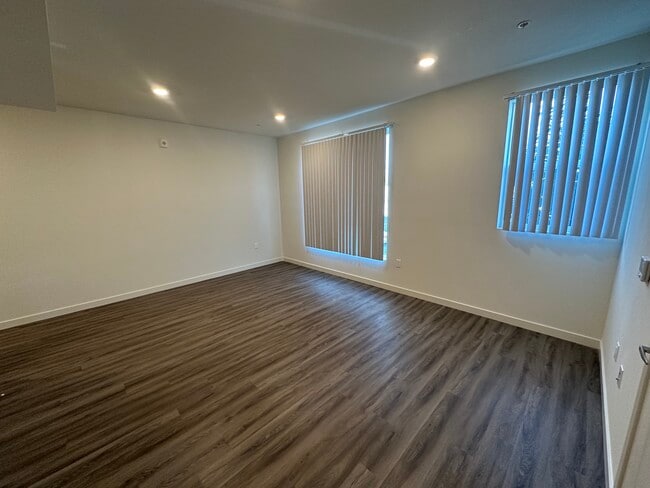 Estudio de concepto abierto/ventanas enormes - Cloud Nine