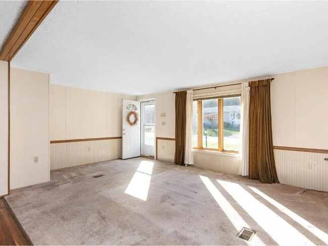 Foto del edificio - 148 Williston Woods Rd