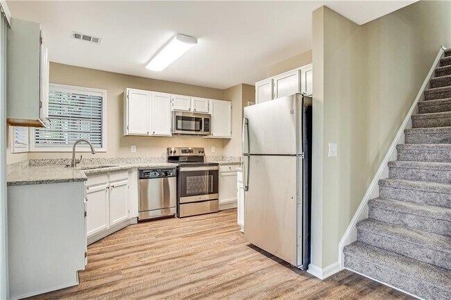 Building Photo - 5146 Leland Dr