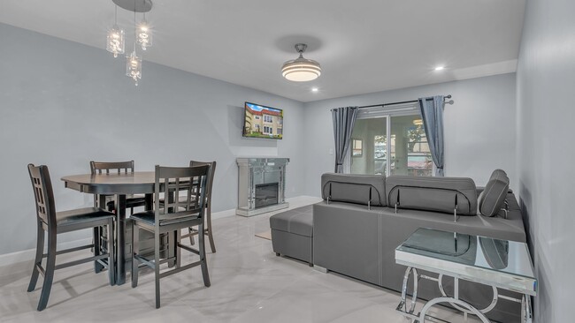 Foto del edificio - 5680 SW 3rd Pl