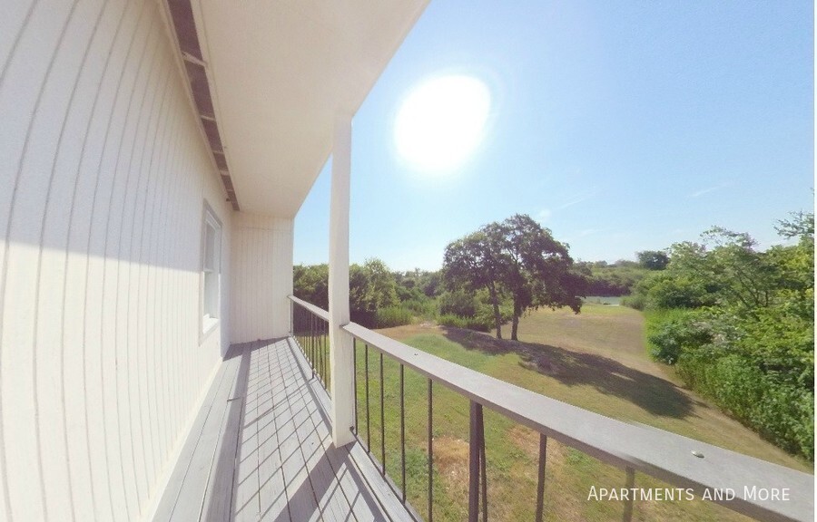 Primary Photo - Charming 3 bedroom 1 bath in a great locat...