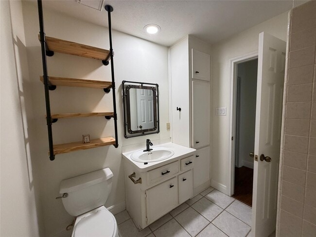 Foto del edificio - 7818 King Arthur Ct