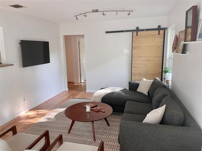 Foto del edificio - 3208 Thompson St