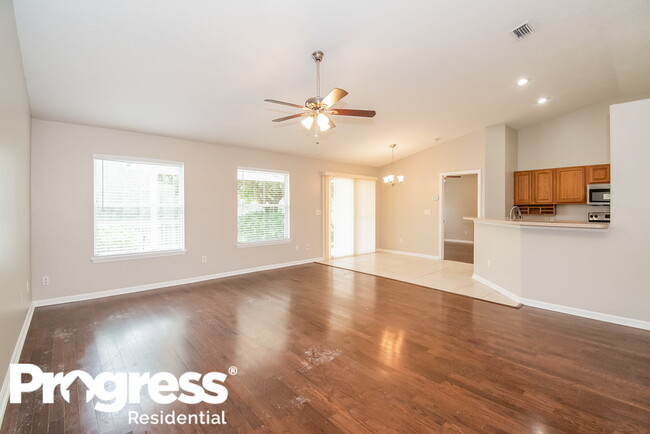 Foto del edificio - 9720 Cedar Ridge Dr W