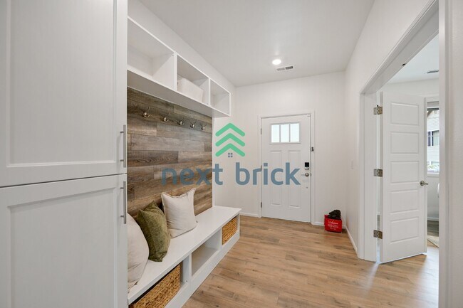 Foto del edificio - 5 Bed and 2.75 Bath, Spacious Maple Valley Home with Office, Loft & 2-Car Garage Available for Rent!