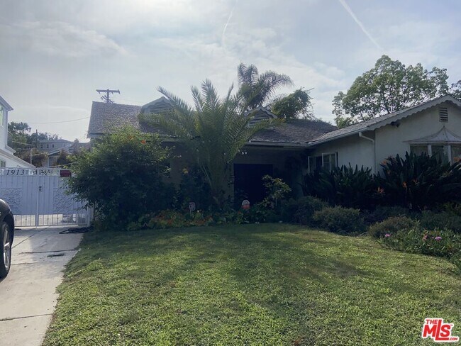 Building Photo - 1913 Hillsboro Ave