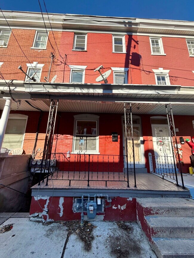 Foto del edificio - 631 E Madison St