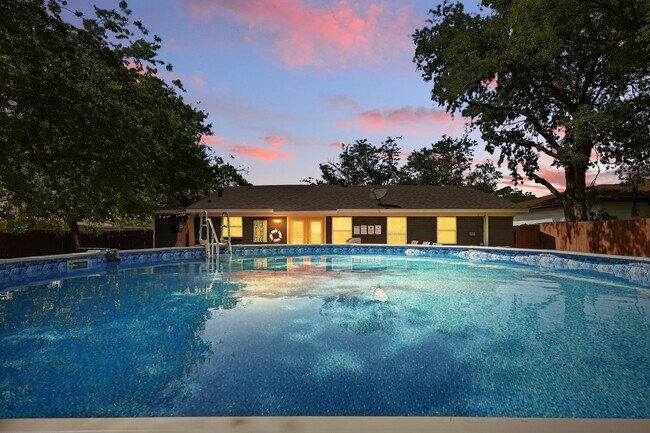 Foto del edificio - 13542 Purple Sage Rd
