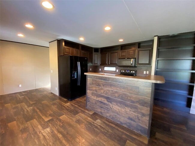 Building Photo - 16792 FM 1485
