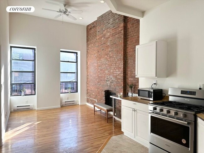 Building Photo - 215 E 118th St