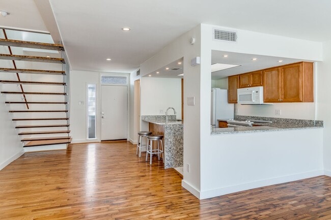Photo - Cole Ave Midcentury Apartment