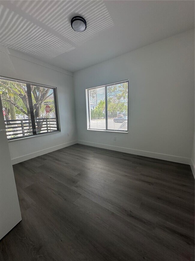 Foto del edificio - 638 SW 21st Ave