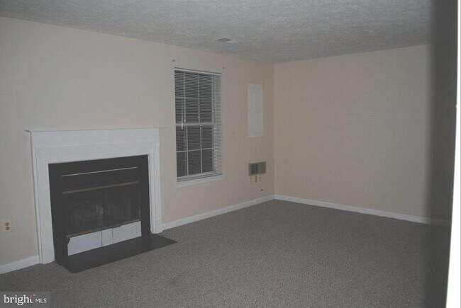 Foto del edificio - 501 Waters Cove Ct