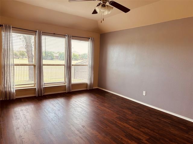 Foto del edificio - 905 Golden Bear Ln