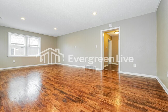 Foto del edificio - 5247 Laurel Ave