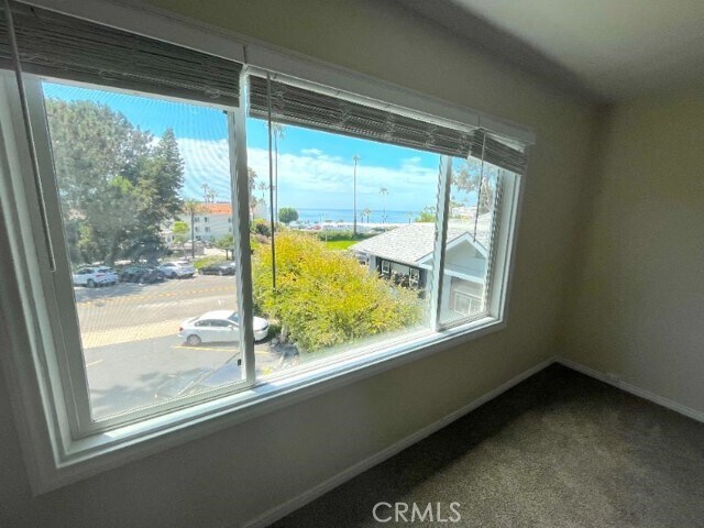 Foto del edificio - 270 Cliff Dr