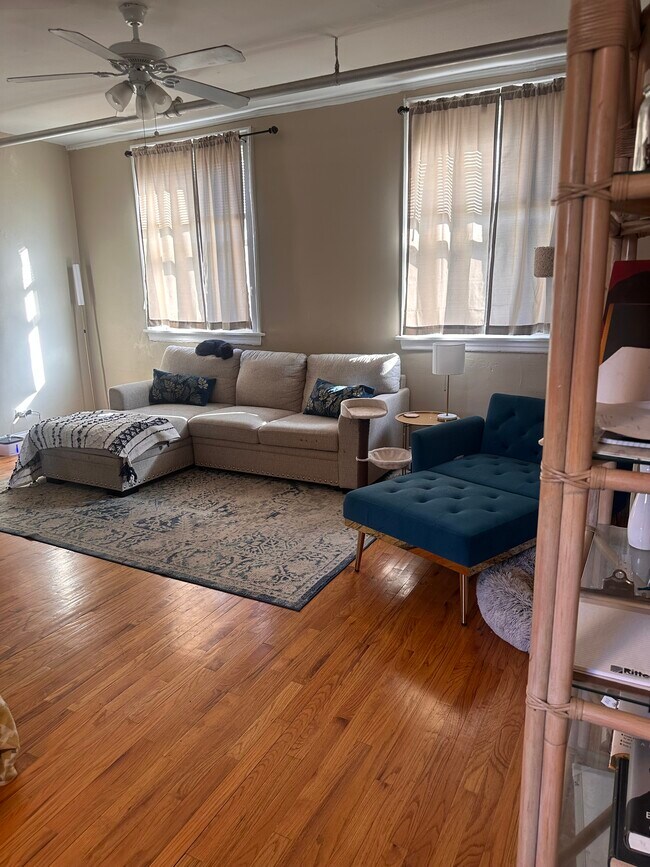 Foto del edificio - 2244 W Farwell Ave