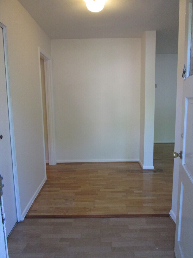 10624 Kenilworth Ave Unit Apt 1, Bethesda, MD 20814 Condo for Rent in