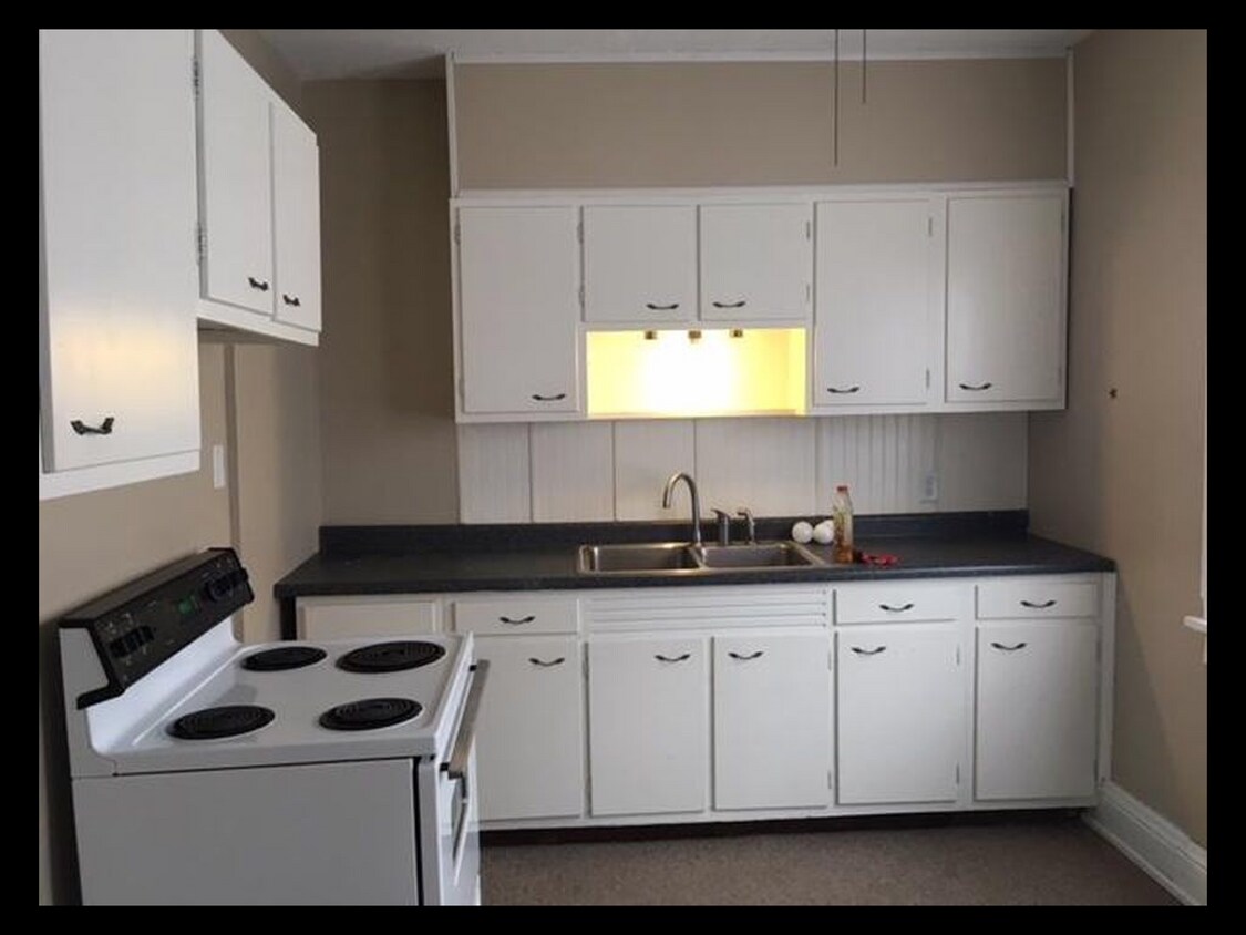 474 Wengler Ave, Sharon, PA 16146 Condo for Rent in Sharon, PA
