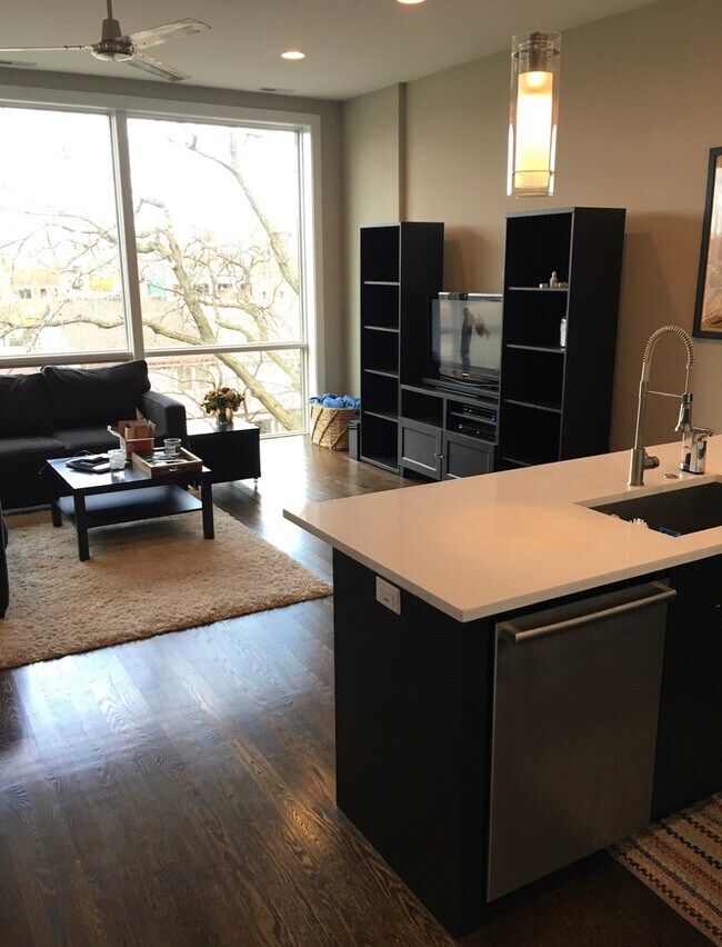Foto del edificio - 2528 N Linden Pl
