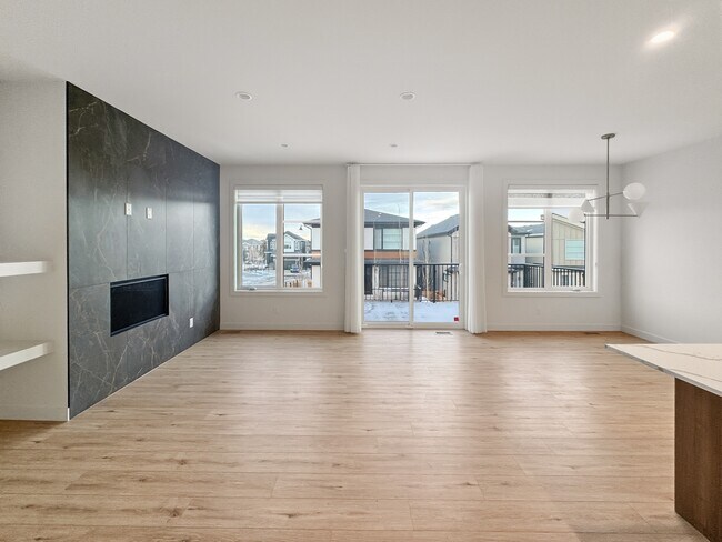 Photo du bâtiment - 83 Coulee Cres SW