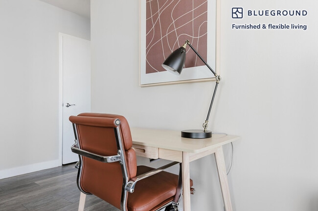 Building Photo - 5600 N Sheridan Rd