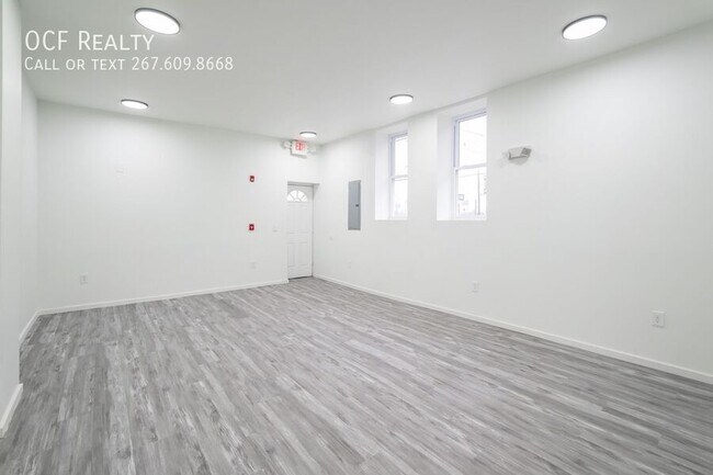 Foto del edificio - 5715 Woodland Ave