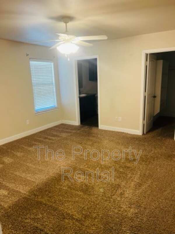 Foto del edificio - 819 E 97th Ct