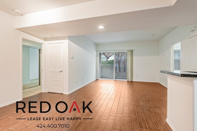 Foto del edificio - ~1 Month FREE~ Stunning Two Bedroom with a...