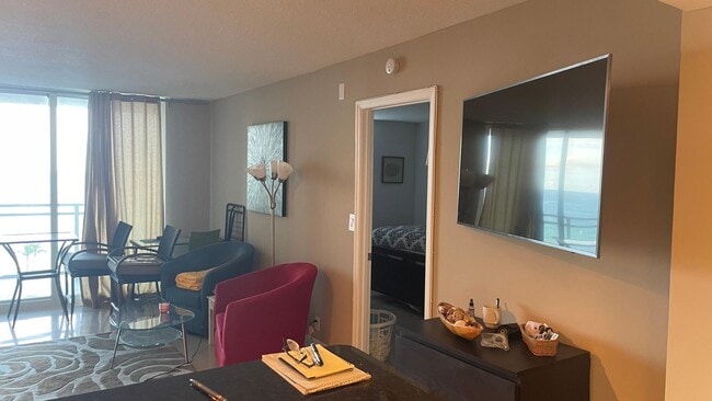 Furnished living room - 2030 S Ocean Dr