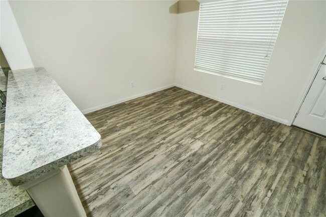 Building Photo - 3323 Gold Star Dr