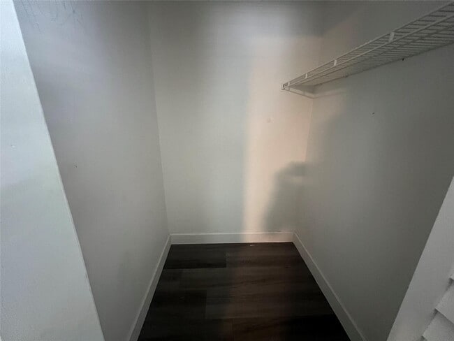 Foto del edificio - 7975 NW 8th St