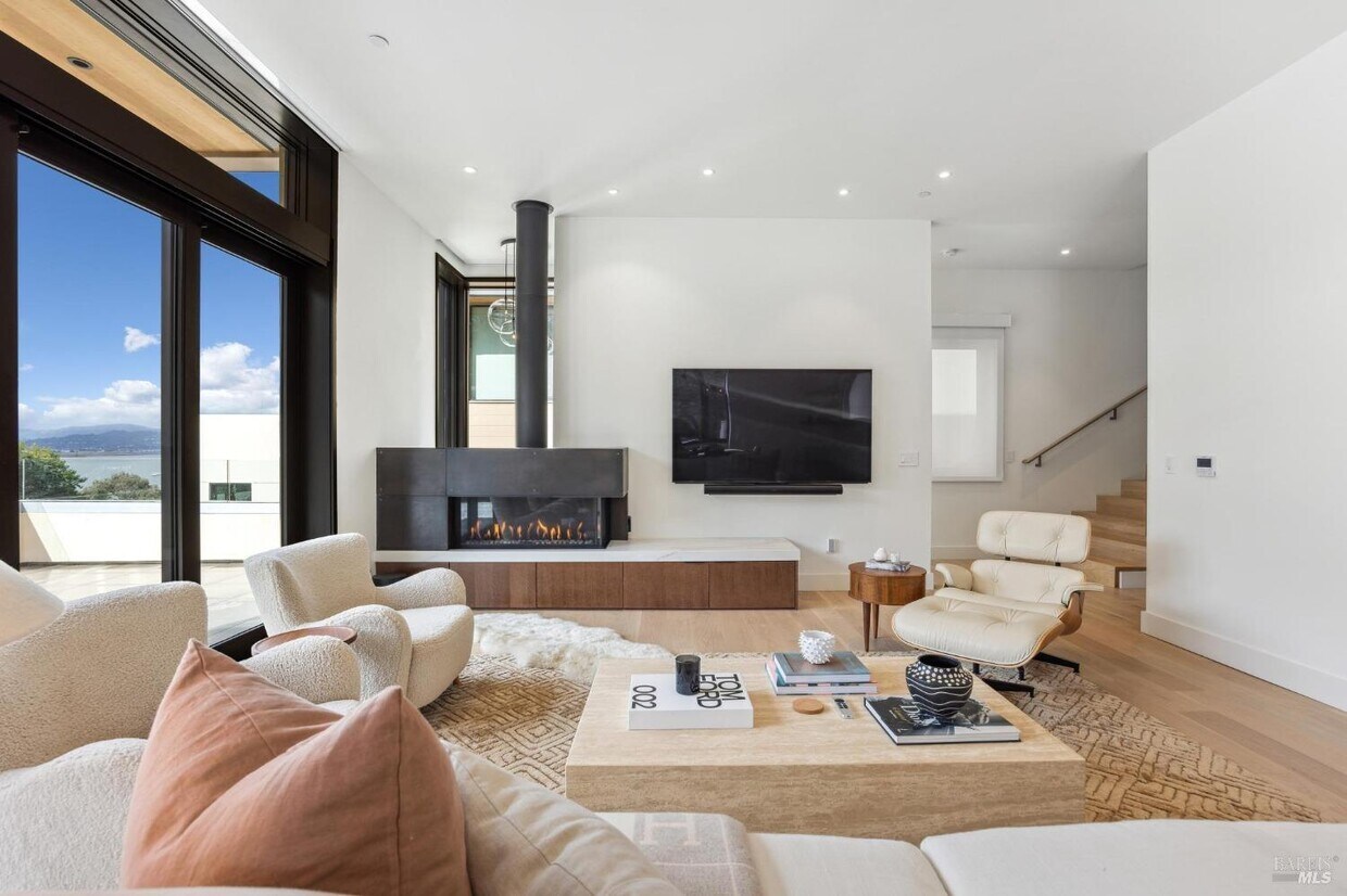 Foto principal - 8 Oak Shore Dr