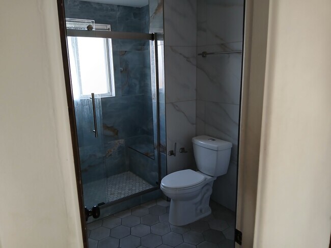 baño - 6275 W 42nd Ave