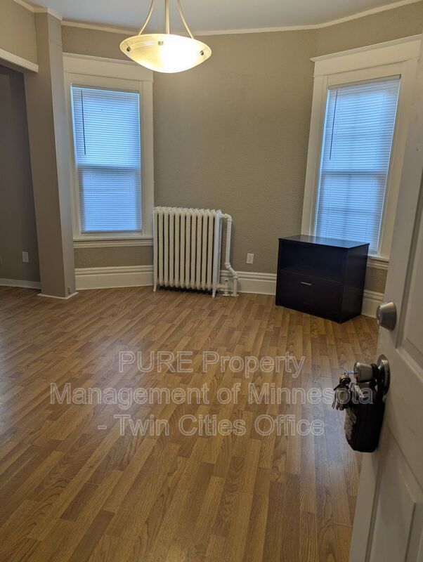 Building Photo - 605 Van Buren Ave