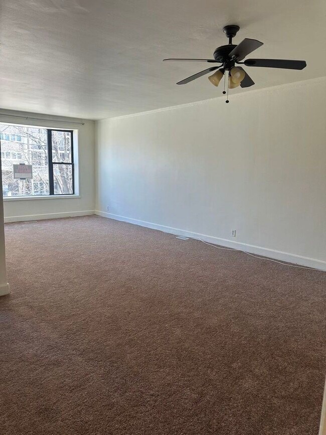 Foto del edificio - 5826 N Broadway