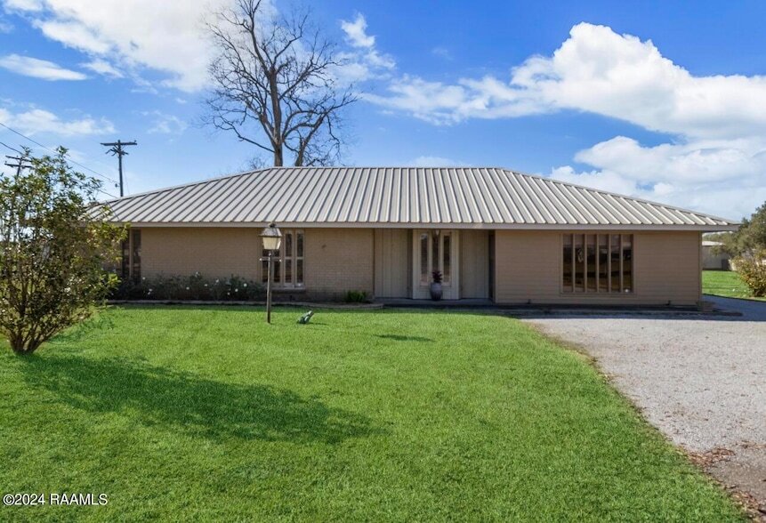 Foto principal - 616 E Broussard Rd