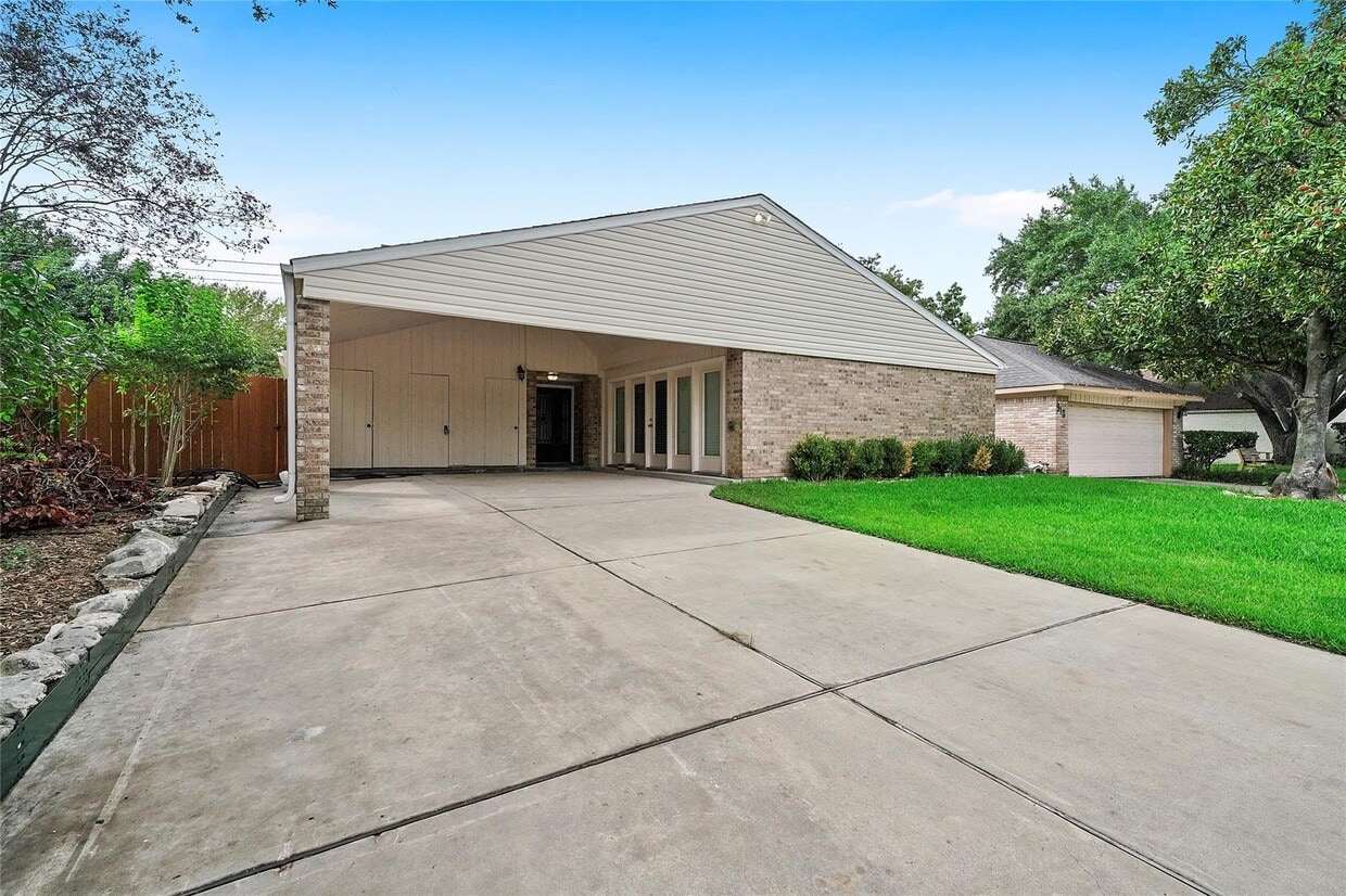 Foto principal - 914 Coachlight Dr