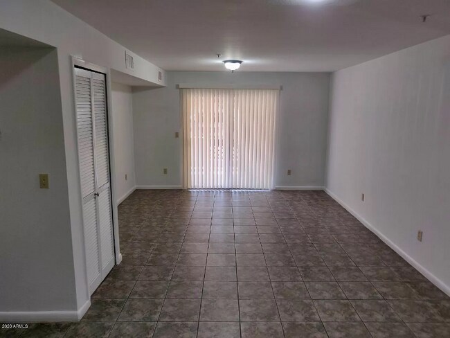 Foto del edificio - 1005 E 8th St