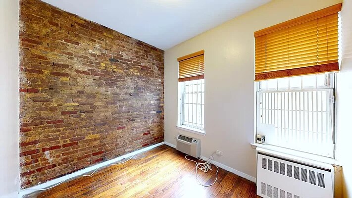 Primary Photo - 329 E 33rd St