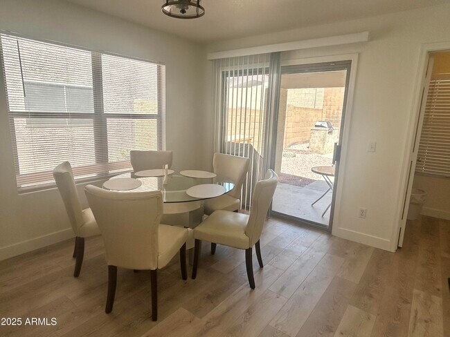Foto del edificio - 1722 W Amberwood Dr