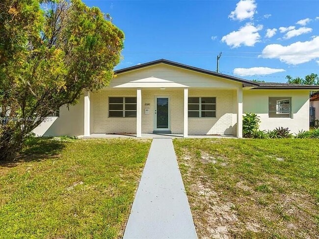 Building Photo - 21241 NE 2nd Ave