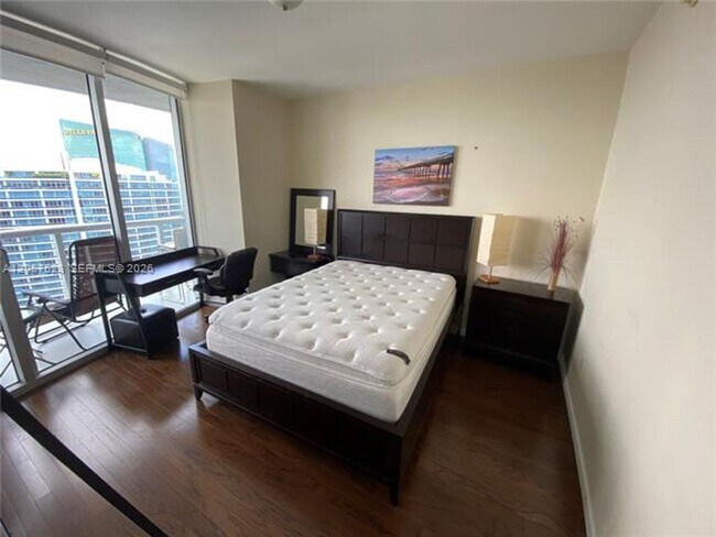 Foto del edificio - 465 Brickell Ave