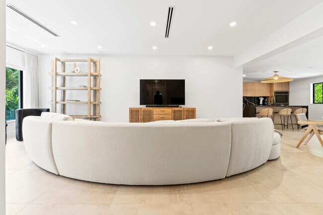 Foto del edificio - 281 NE 48th Terrace