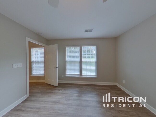 Foto del edificio - 124 Bathurst Ln