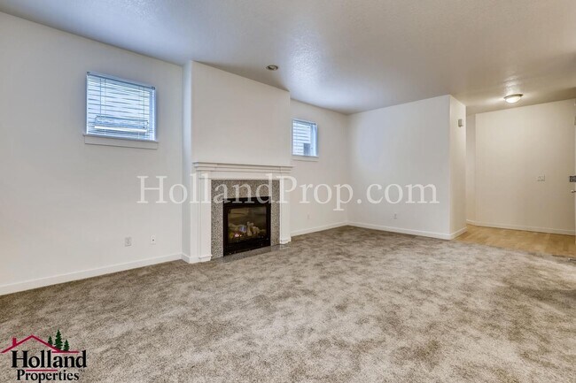 Foto del edificio - Charming 3-Bed, 2.5-Bath Home in Prime Wil...