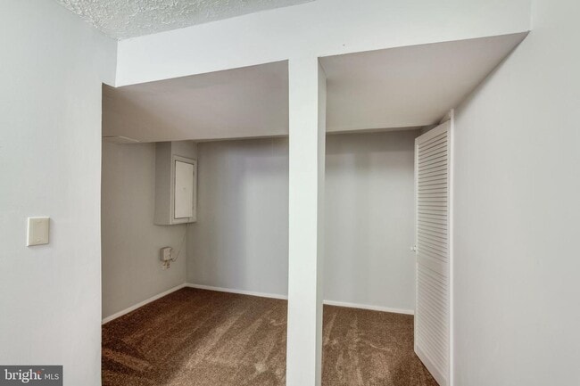 Building Photo - 6012 Cedar Wood Dr